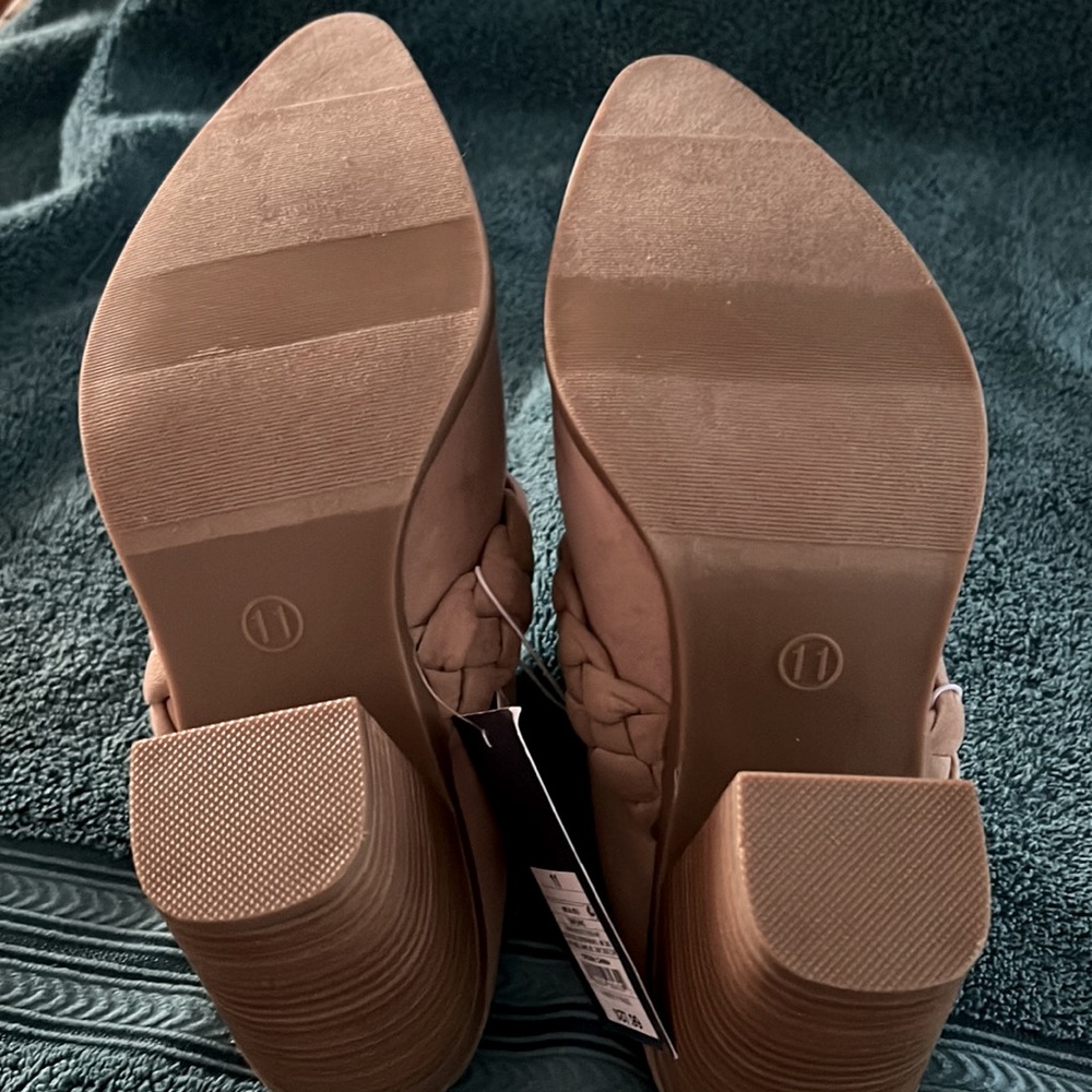Universal Thread Faux Suede Taupe Avis Mule Heel Shoes Size 11 NWT - Picture 5 of 6